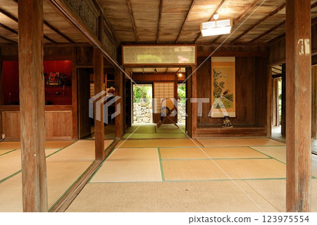 採用開放式平面佈局的傳統沖繩房屋 採用開放式平面佈局的傳統沖繩房屋 123975554