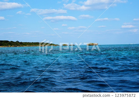 藍色的大海和天空 藍色的大海和天空 123975872