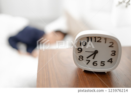 一位熬夜的女士 一位熬夜的女士 123976214