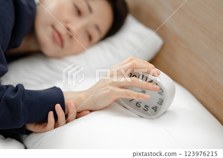 一位熬夜的女士 一位熬夜的女士 123976215