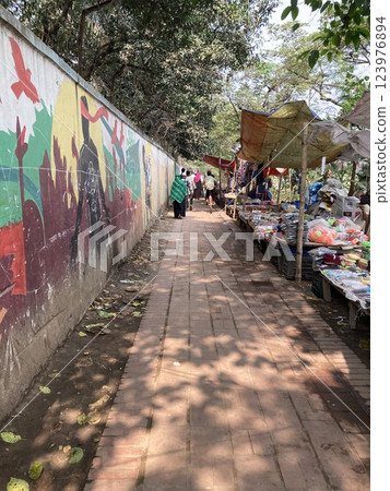 Street vendors and sidewalks in Dhaka, Bangladesh, a developing country overseas 123976894