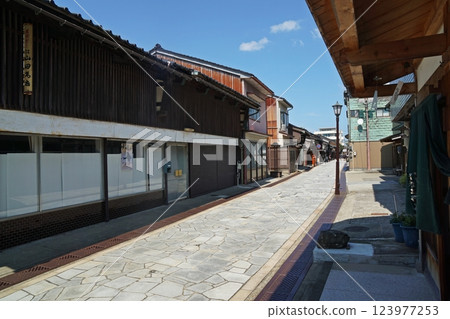 Kanayamachi Street lined with old houses, Takaoka City, Toyama Prefecture, with latticed windows Kanayamachi Street lined with old houses, Takaoka City, Toyama Prefecture, with latticed windows 123977253