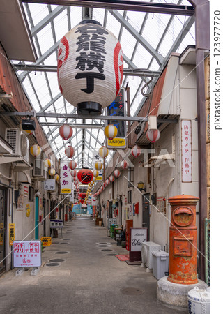 [Vertical photo] Nonryu Yokocho in Maebashi 123977720