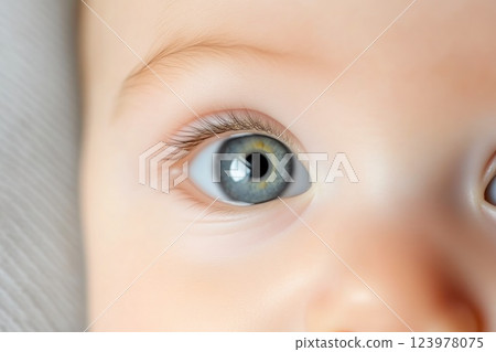 Fresh Life in a Newborn's Eyes 123978075