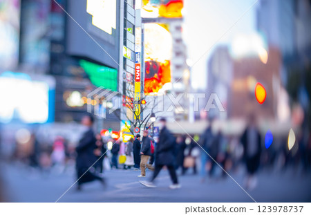 澀谷十字路口,東京,夜景,散景,移軸鏡頭攝影 澀谷十字路口,東京,夜景,散景,移軸鏡頭攝影 123978737