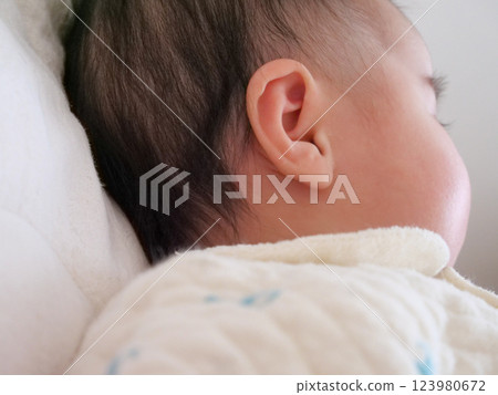 Baby to give up for the first time Baby to give up for the first time 123980672