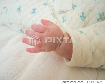 Baby to give up for the first time Baby to give up for the first time 123980674