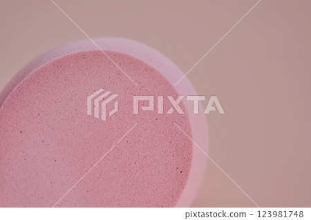 The texture of makeup sponges on a pink background. 123981748