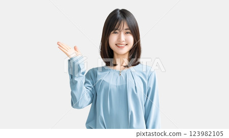 用手引導的女性/女商人 123982105