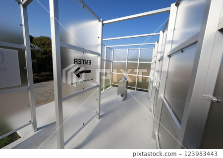 Public smoking area 123983443