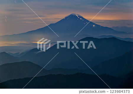 Mount Fuji in the early summer before dawn from Sannoto, Tanzawa Omoteone Mount Fuji in the early summer before dawn from Sannoto, Tanzawa Omoteone 123984373