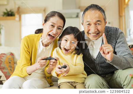 Grandparents and grandchildren enjoying a game Grandparents and grandchildren enjoying a game 123984522
