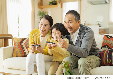 Grandparents and grandchildren enjoying a game Grandparents and grandchildren enjoying a game 123984532