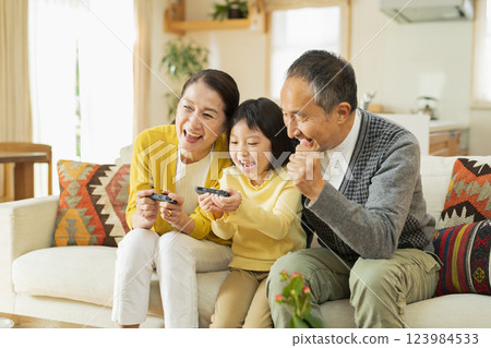 Grandparents and grandchildren enjoying a game Grandparents and grandchildren enjoying a game 123984533