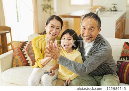 Grandparents and grandchildren enjoying a game Grandparents and grandchildren enjoying a game 123984543