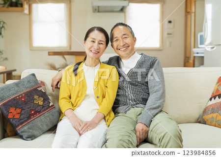 Elderly couple relaxing in the living room 123984856