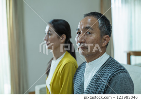 一對中年夫婦的肖像 一對中年夫婦的肖像 123985046