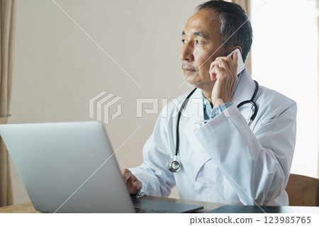 在線諮詢的醫生 在線諮詢的醫生 123985765