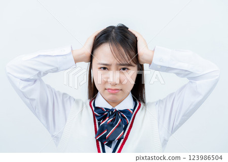 女孩的高中生患有頭腦 123986504