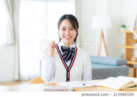Girls high school studying at home 123986509