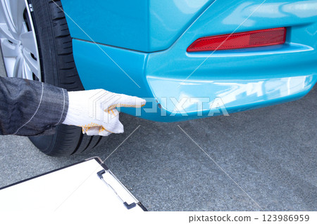 Repairing scratches on a car - Contractor with estimate 123986959