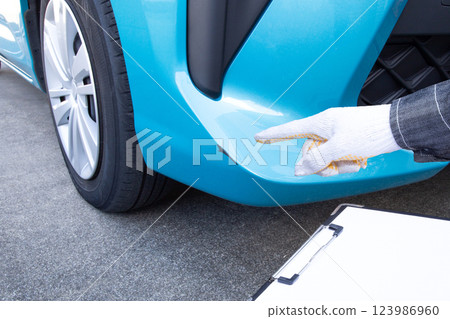 Repairing scratches on a car - Contractor with estimate 123986960