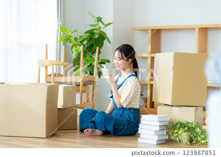 Young woman preparing to move 123987851