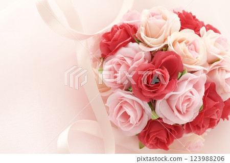 Roses bouquet 123988206