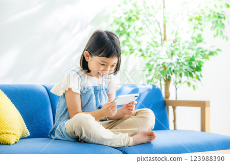 A girl watching a smartphone 123988390