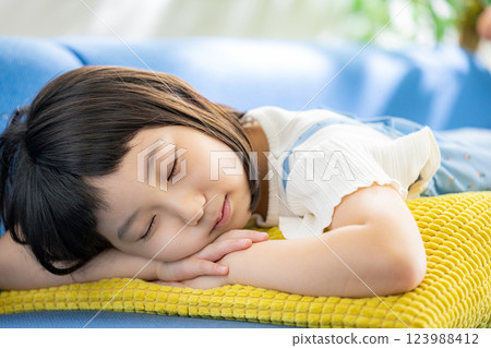 A girl who takes a nap 123988412