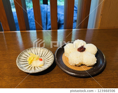 梅花飯糰和泡菜 梅花飯糰和泡菜 123988506