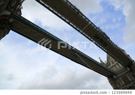  塔橋 123989949