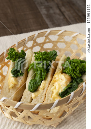 Spring flavor egg and nabana sandwich Spring flavor egg and nabana sandwich 123991161