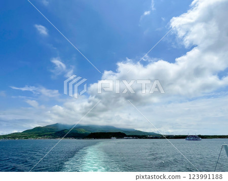 從鹿兒島櫻島渡輪上看到的櫻島 從鹿兒島櫻島渡輪上看到的櫻島 123991188
