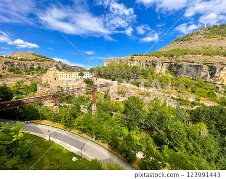西班牙：歷史悠久的城牆城市昆卡 123991443