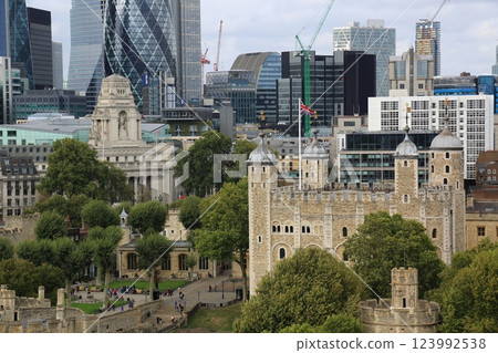 Tower of London and City skyline 123992538