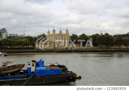 Tower of London and the River Thames Tower of London and the River Thames 123992959