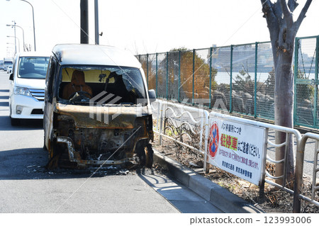 廢棄汽車著火_01 廢棄汽車著火_01 123993006