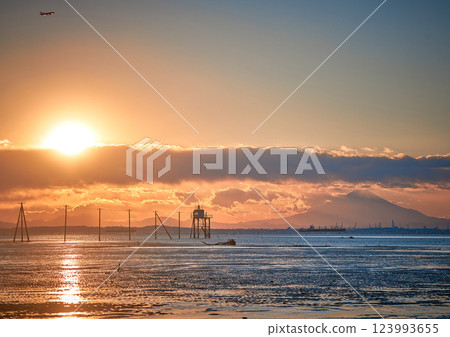 從湘南海岸觀賞日落 從湘南海岸觀賞日落 123993655