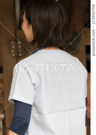veterinarian, veterinary, veterinary surgeon 123993708