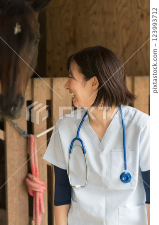 veterinarian, veterinary, veterinary surgeon 123993712