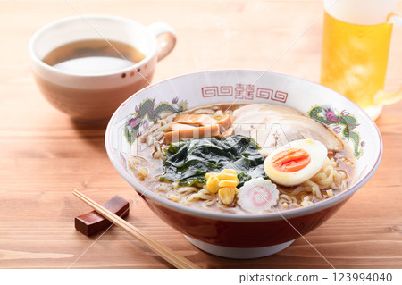 Wakame ramen (soy sauce flavor) with wakame soup and draft beer Wakame ramen (soy sauce flavor) with wakame soup and draft beer 123994040