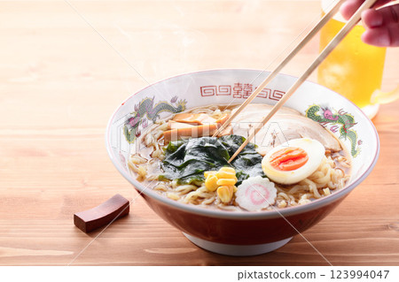 Seaweed Ramen (soy sauce flavor) 123994047