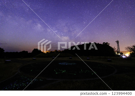 《Kochi Prefecture Stargazing Square》 Stars on the ground, the Milky Way and the starry sky from the Stargazing Square 123994400