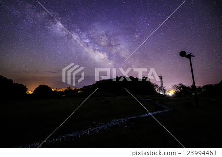 《高知縣觀星廣場》 從觀星廣場上可以看到地面上的星星、銀河和星空 《高知縣觀星廣場》 從觀星廣場上可以看到地面上的星星、銀河和星空 123994461