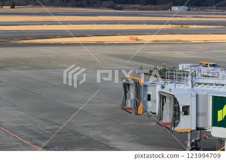 機場登機橋 機場登機橋 123994709