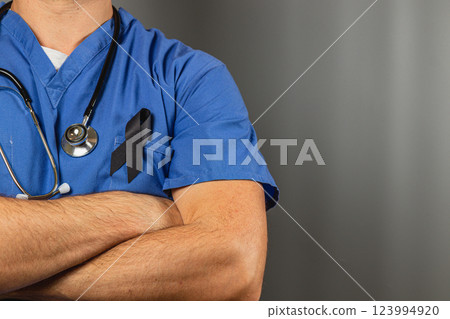 Health professional showing dedication and compassion during a challenging time Health professional showing dedication and compassion during a challenging time 123994920