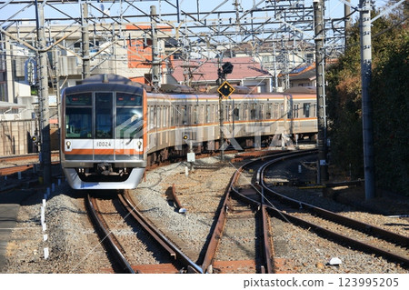 Incoming train 123995205