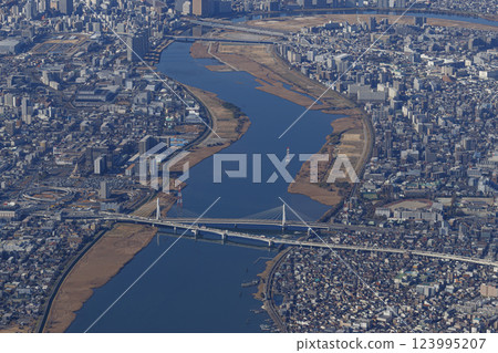 多摩川與大師橋的鳥瞰圖 123995207