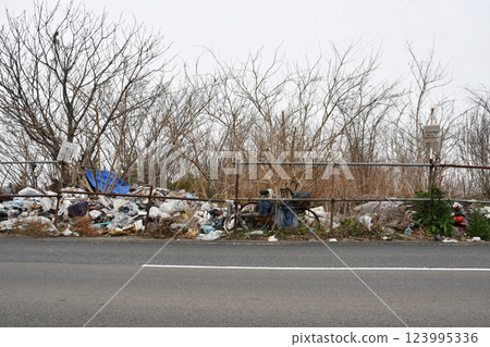 Illegal dumping is illegal_03 123995336